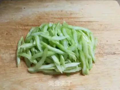 Make Celery fried meat step 1