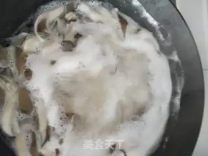 Make Mushroom fried eggs step 1