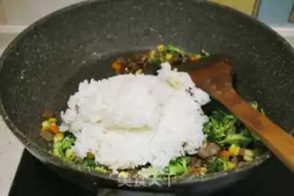 Make Time beef fried rice step 3