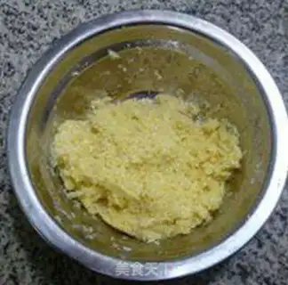 Make Egg and coconut cocoon plume step 1