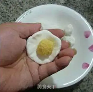 Make Egg and coconut cocoon plume step 7