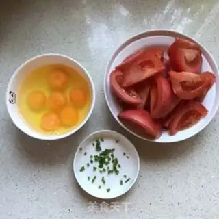 Make Tomato egg soup step 0
