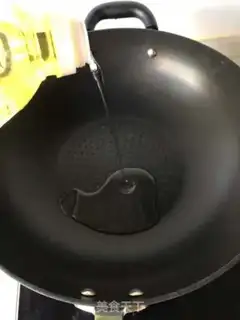 Make Tomato egg soup step 1