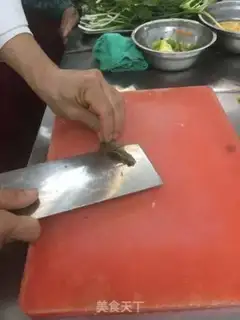 Make A garlic fan with a shrimp step 1