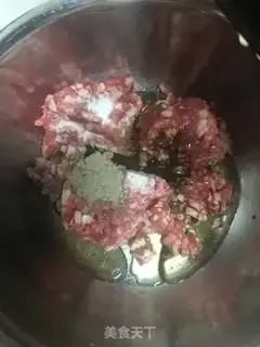 Make Onion beef pie step 3