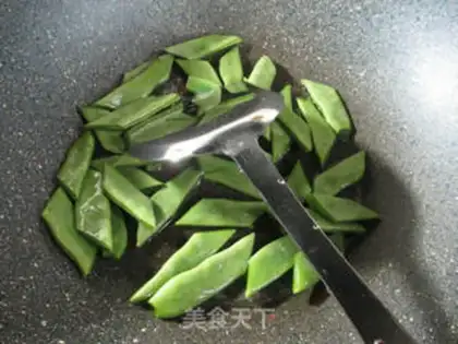 Make The soybeans burn the little tofu step 2
