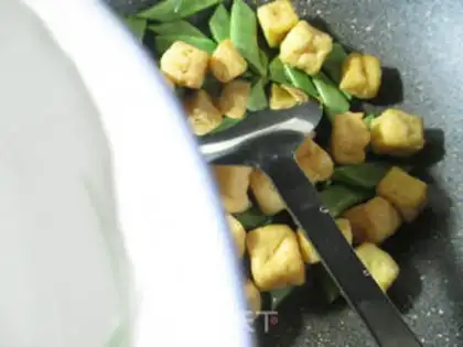 Make The soybeans burn the little tofu step 3