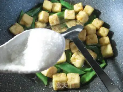 Make The soybeans burn the little tofu step 7