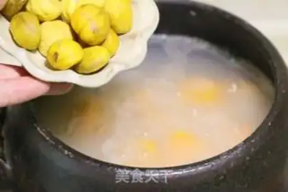 Make Potato chestnut congee step 4