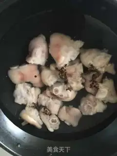 Make Spooky feet step 2