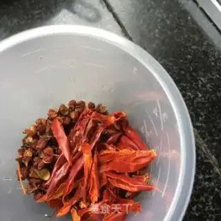 Make Suck on the spicy crab step 6