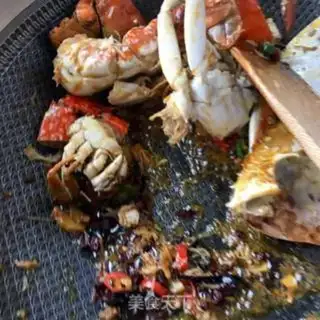 Make Suck on the spicy crab step 12