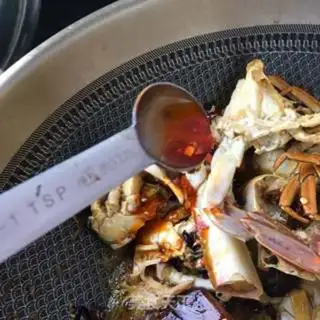 Make Suck on the spicy crab step 13