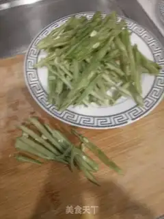 Make Soybeans fried eggs step 1