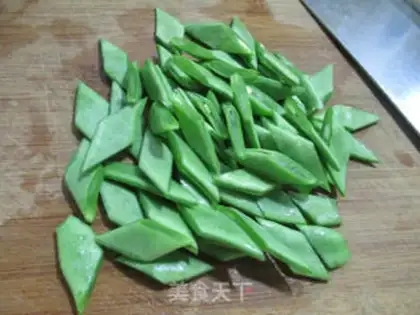 Make Blackwood, oil, beans step 1