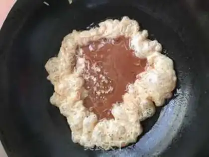 Make Crab sauce fried eggs step 5