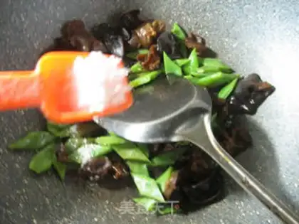Make Blackwood, oil, beans step 7