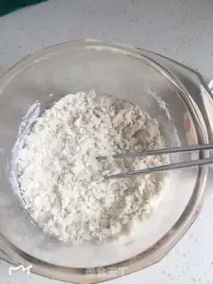 Make Wine-making peanut sesame cake step 1