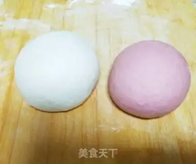 Make Creative double-coloured buns step 2