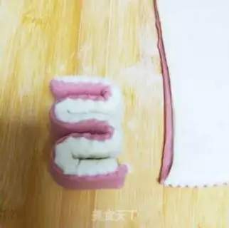 Make Creative double-coloured buns step 6
