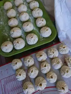 Make Tomato pastry step 1