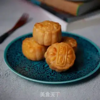 Make A yellow moon cake step 17
