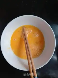 Make Silver fish steamed eggs step 1
