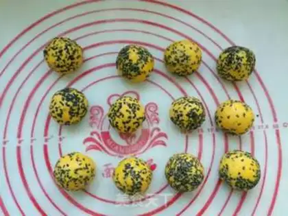 Make Pumpkin rice balls step 7