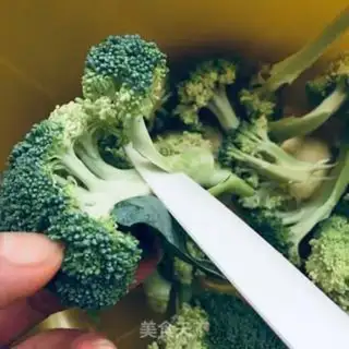 Make Fried broccoli step 1