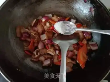 Make Carrot onions to fry a pig