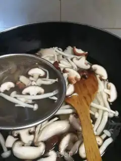 Make Three mushroom parties step 0
