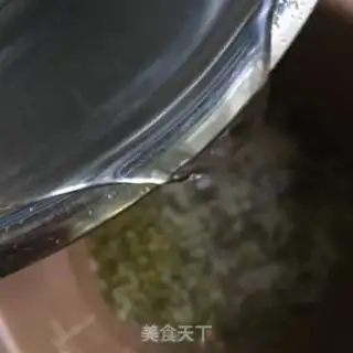 Make Green bean rice congee step 3
