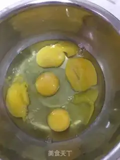 Make Queens and eggs step 0