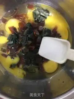 Make Queens and eggs step 3