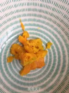 Make Pumpkin eggs, shrimp, onion box step 2