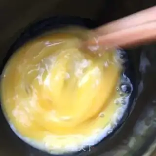 Make Pumpkin eggs, shrimp, onion box step 8