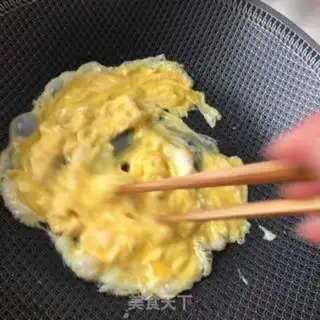 Make Pumpkin eggs, shrimp, onion box step 10