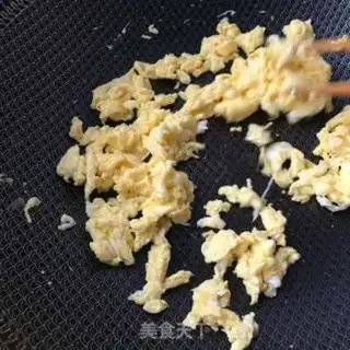 Make Pumpkin eggs, shrimp, onion box step 11