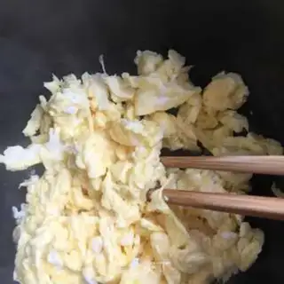 Make Pumpkin eggs, shrimp, onion box step 12