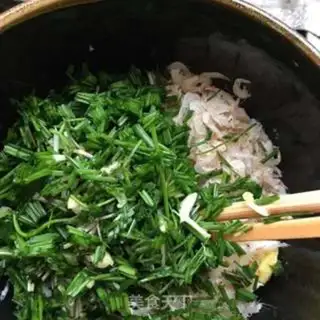 Make Pumpkin eggs, shrimp, onion box step 15