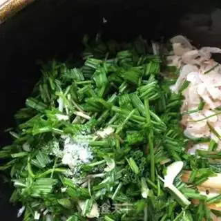 Make Pumpkin eggs, shrimp, onion box step 16