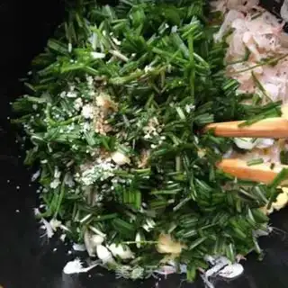 Make Pumpkin eggs, shrimp, onion box step 17