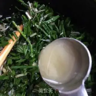 Make Pumpkin eggs, shrimp, onion box step 18