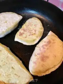 Make Pumpkin eggs, shrimp, onion box step 26