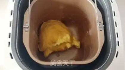 Make Pooh squeezes pumpkin bread step 3