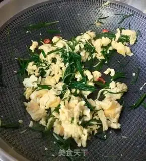 Make Wild onion fried eggs step 11