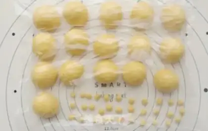Make Pooh squeezes pumpkin bread step 8