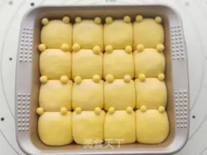 Make Pooh squeezes pumpkin bread step 12