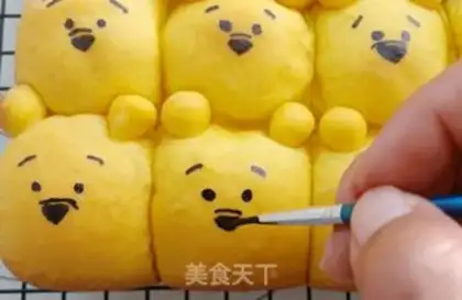 Make Pooh squeezes pumpkin bread step 14