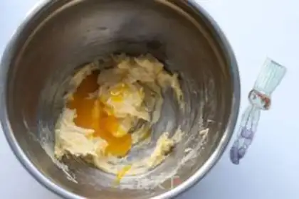 Make A four-leaf weed cookie step 1